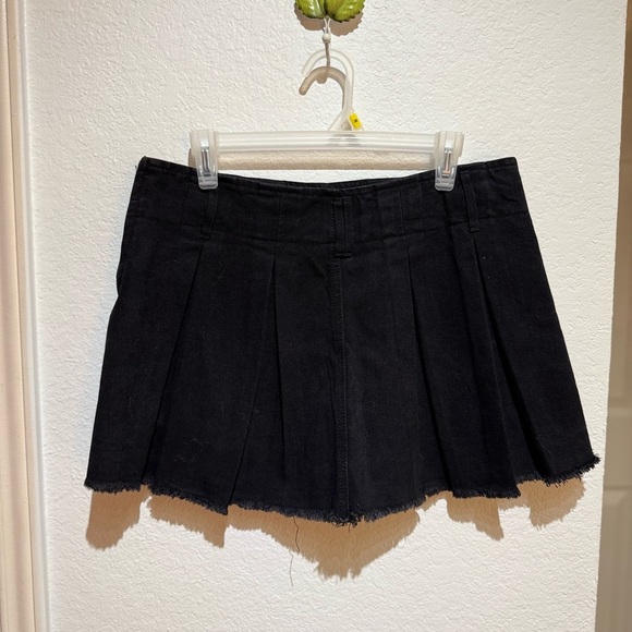 Black Skater Mini Skirt with Pleats - Picture 2 of 7